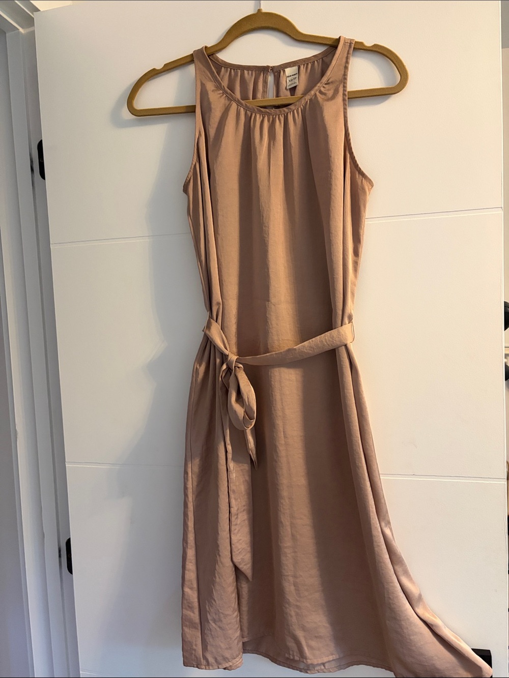 Old Navy Sleeveless Tie-Waist Midi Dress in Blush